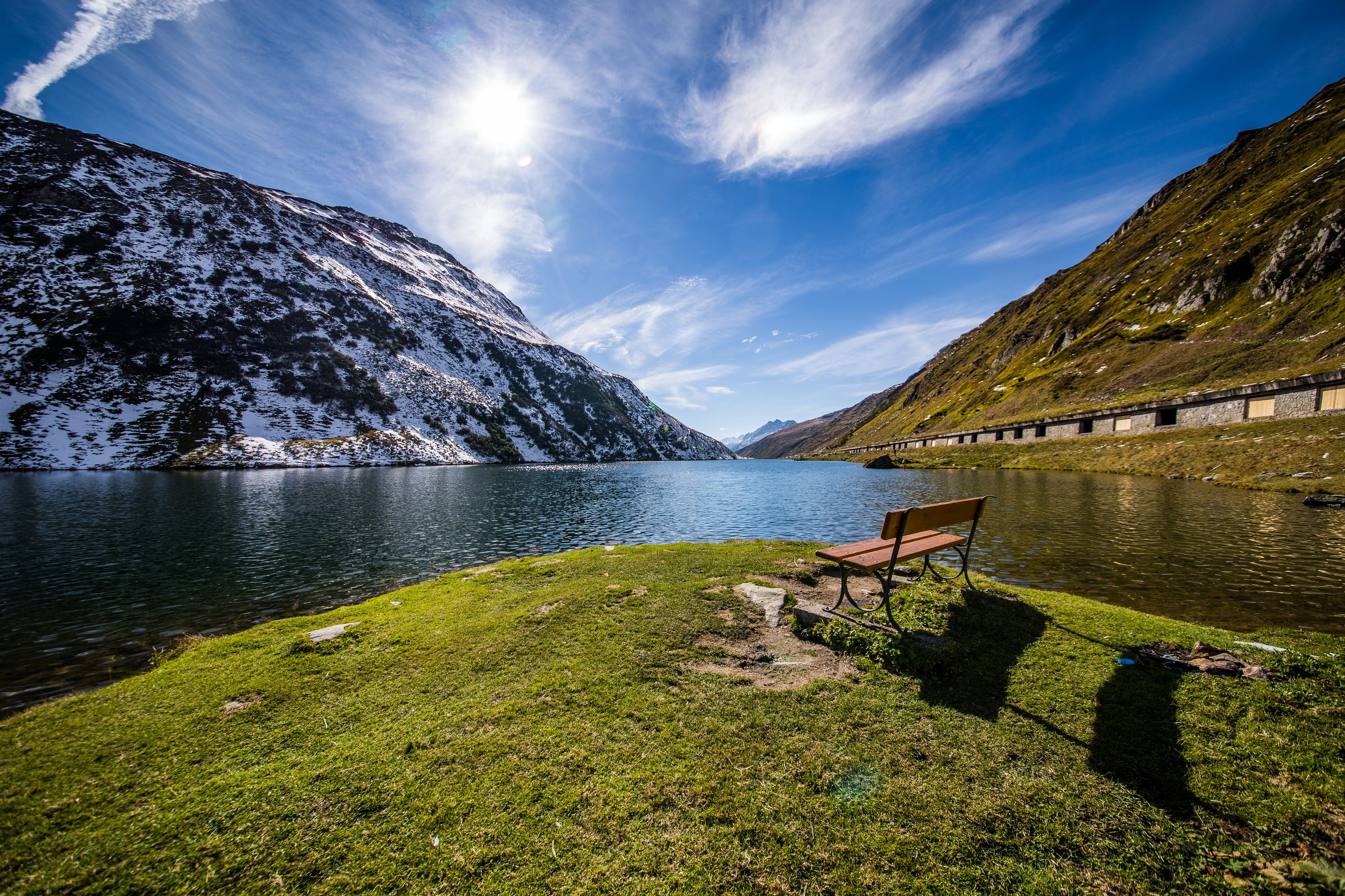 Sommeraktivität-wandern-Pass-Oberalp-See